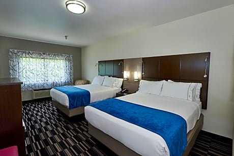 Standard Queen Room with Two Queen Beds and Mobility Accessible Tub