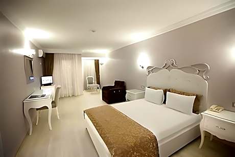 Honey Moon Room