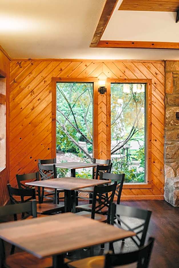 Sylvan Valley Lodge and Cellars