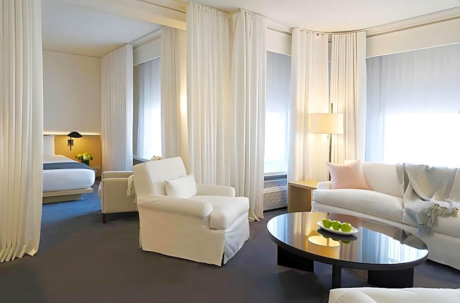 The Chicago Hotel Collection Ambassador Gold Coast
