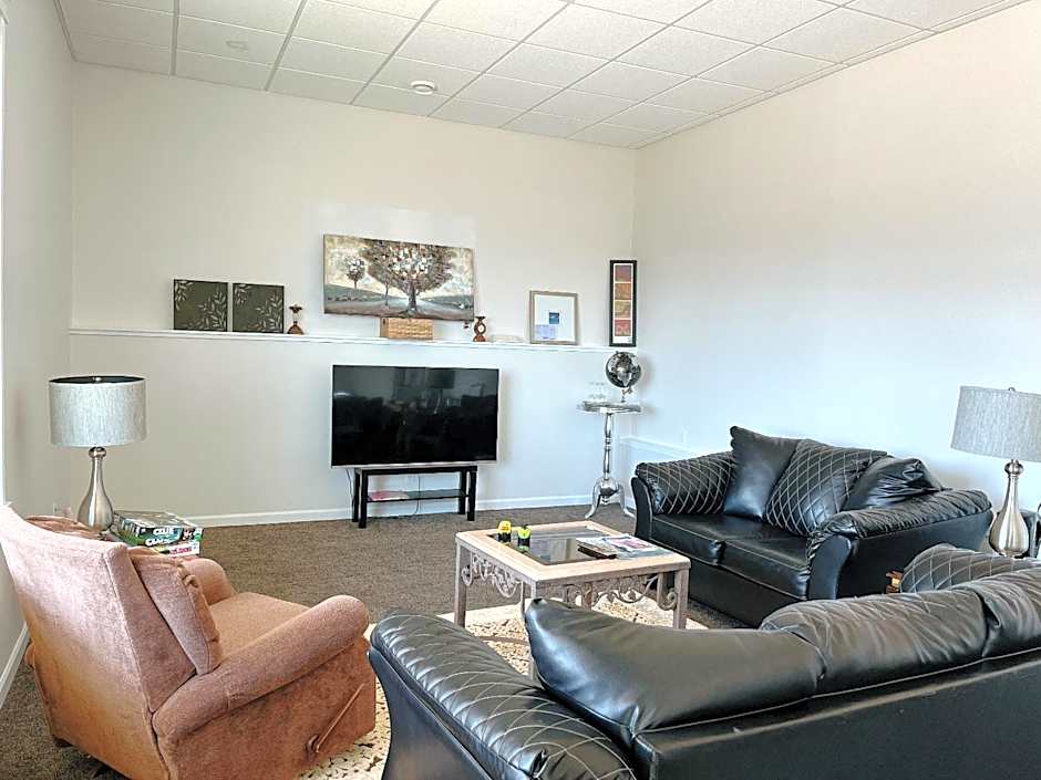 Peaceful and Spacious Lake View