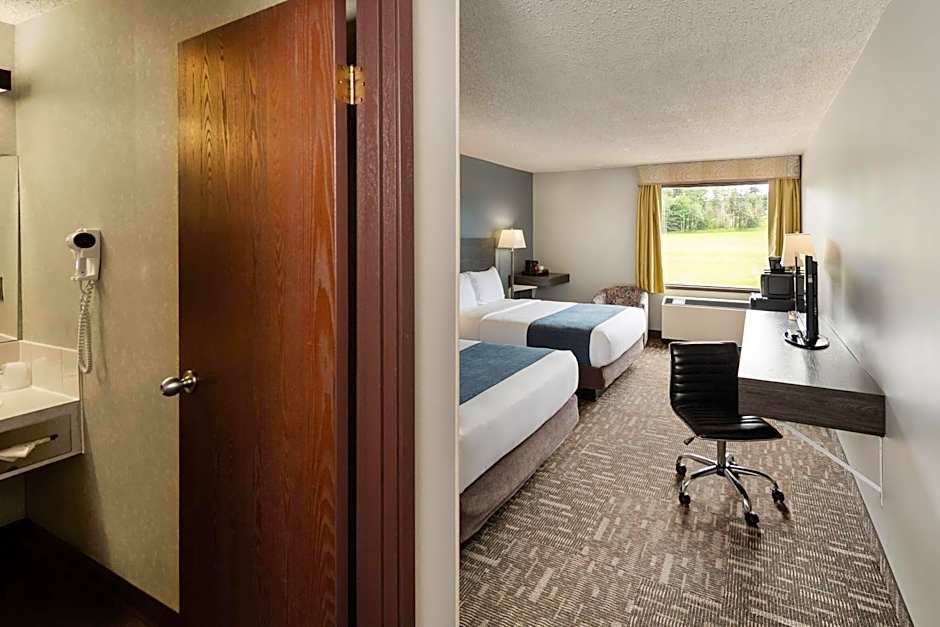 Crestwood Hotel