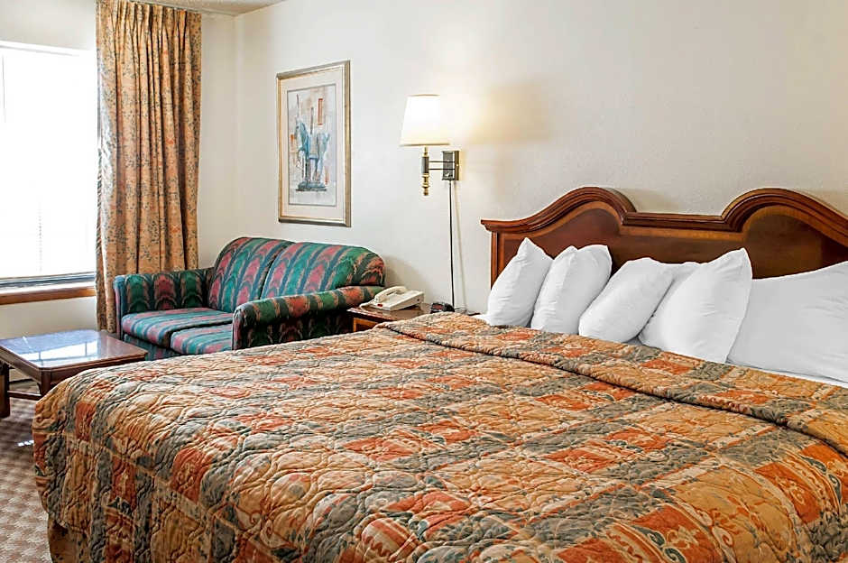 Econo Lodge Eagle Nest