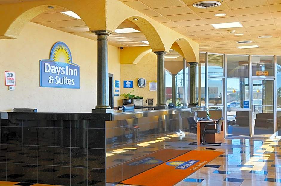 Days Inn & Suites by Wyndham Clovis