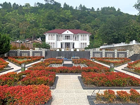 Toba Retreat Mansion & Villas