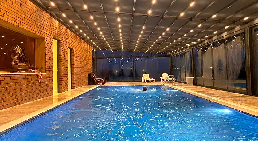 GREEN ROOF BOUTIQUE HOTEL