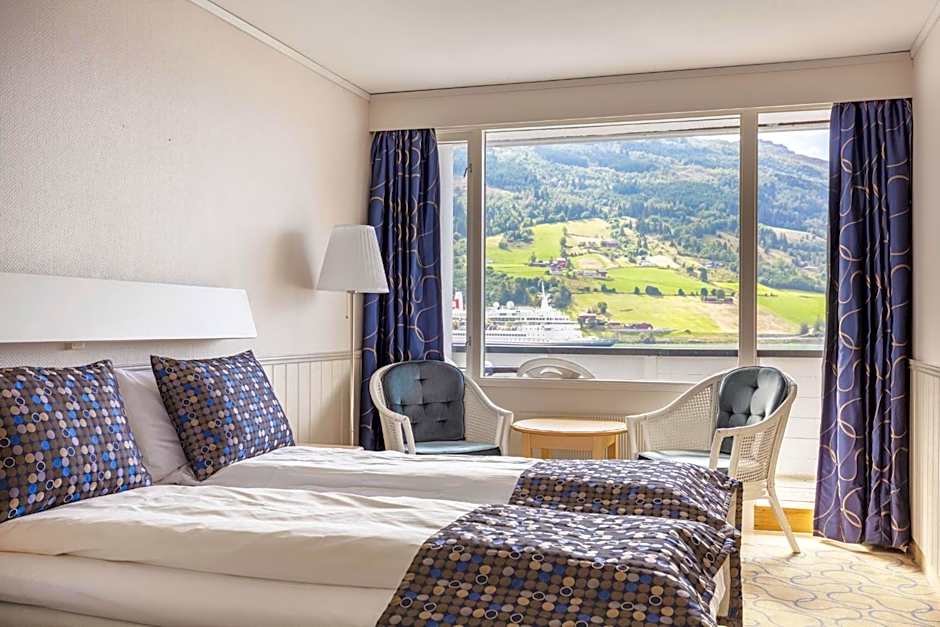 Olden Fjordhotel