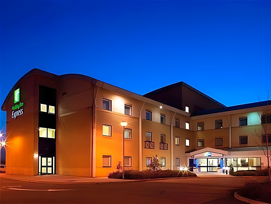 Holiday Inn Express Cardiff Airport