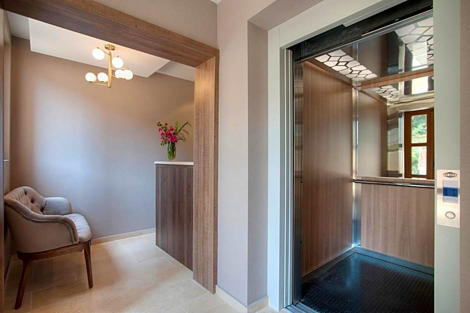 Hotel Twelve by Aycon