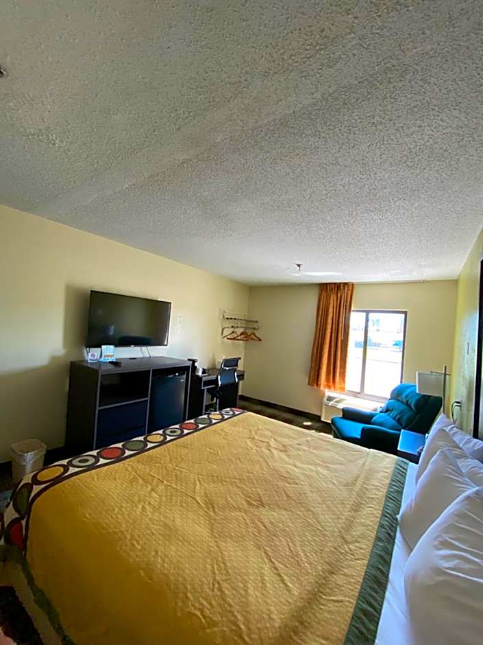 Super 8 by Wyndham Metropolis