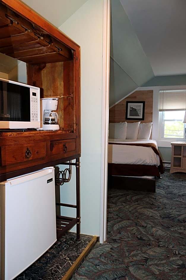The Burgundy Inn Hotel and Apartments