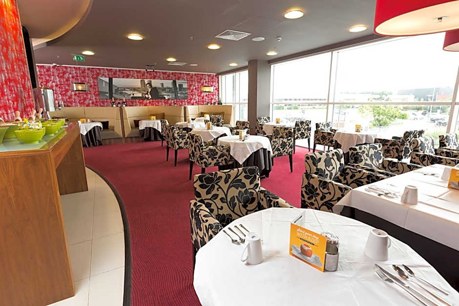 Holiday Inn Manchester-Mediacityuk By IHG