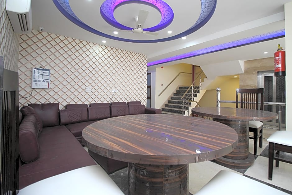 OYO 9146 Hotel Grand Sweet