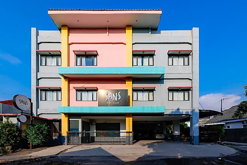 Sans Hotel Widarasari Cirebon