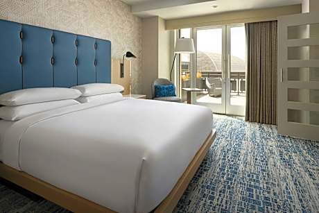 1 Bedroom Suite, 1 King, Sofa Bed, Patio