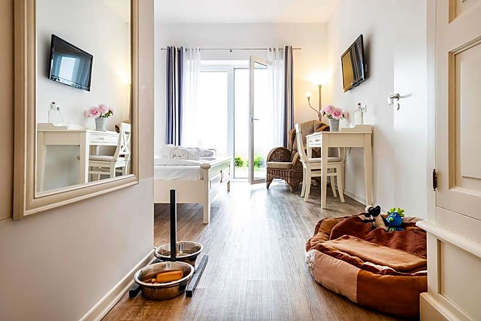 Hotel Pharisäerhof - DAS Hundehotel auf Nordstrand mit Restaurant und Café