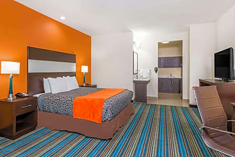 King Room with Kitchen- Non-Smoking