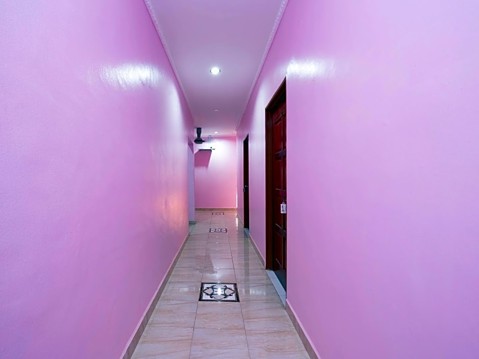 Super OYO 89348 Rg Motel