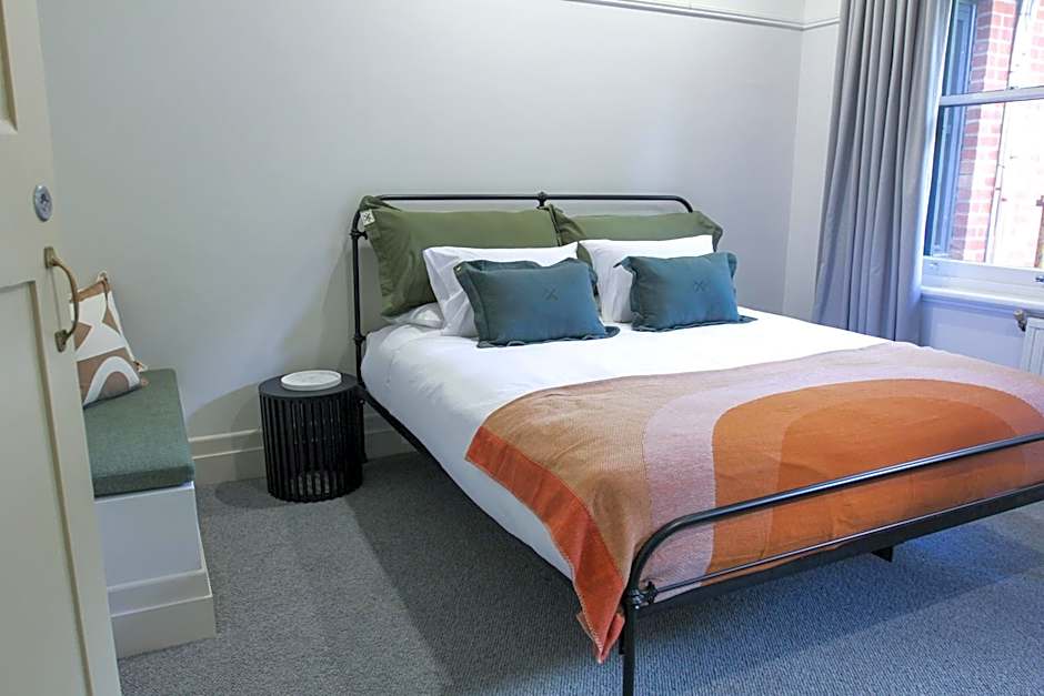 Alpine Hotel, Eat Drink Sleep