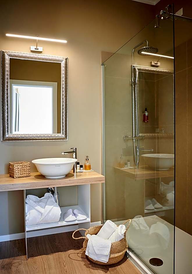 Lainez Rooms & Suites