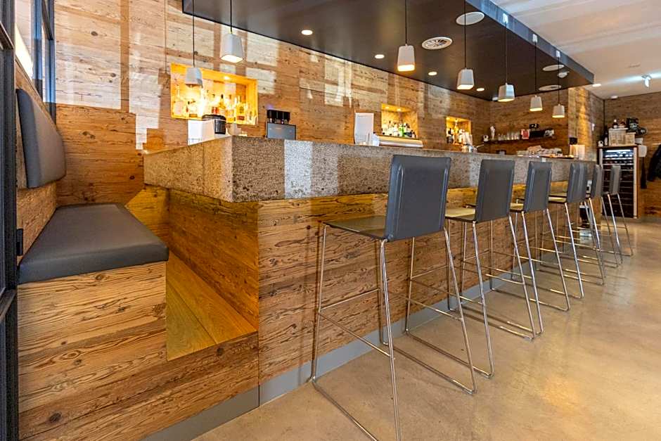 VI VADI HOTEL BAYER 89