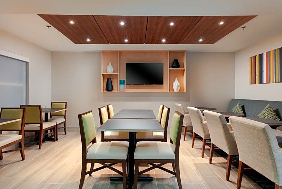 Holiday Inn Express Alpharetta - Roswell By IHG