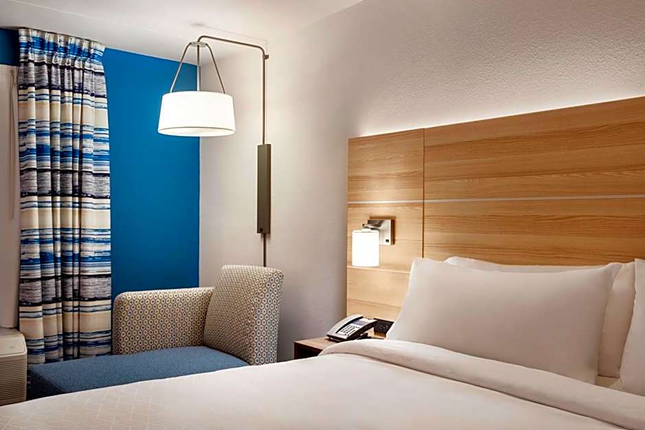 Holiday Inn Express Dumfries By IHG