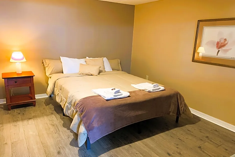 Love Hotels St John River by OYO at Fort Kent ME
