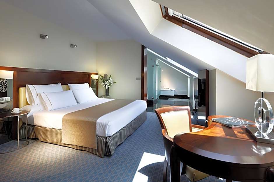 Photo 1 of 6 of Suite, City View