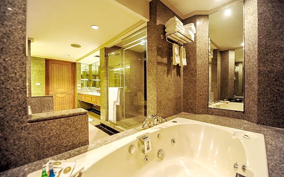 Photo 1 of 10 of 1 King Bed Suite
