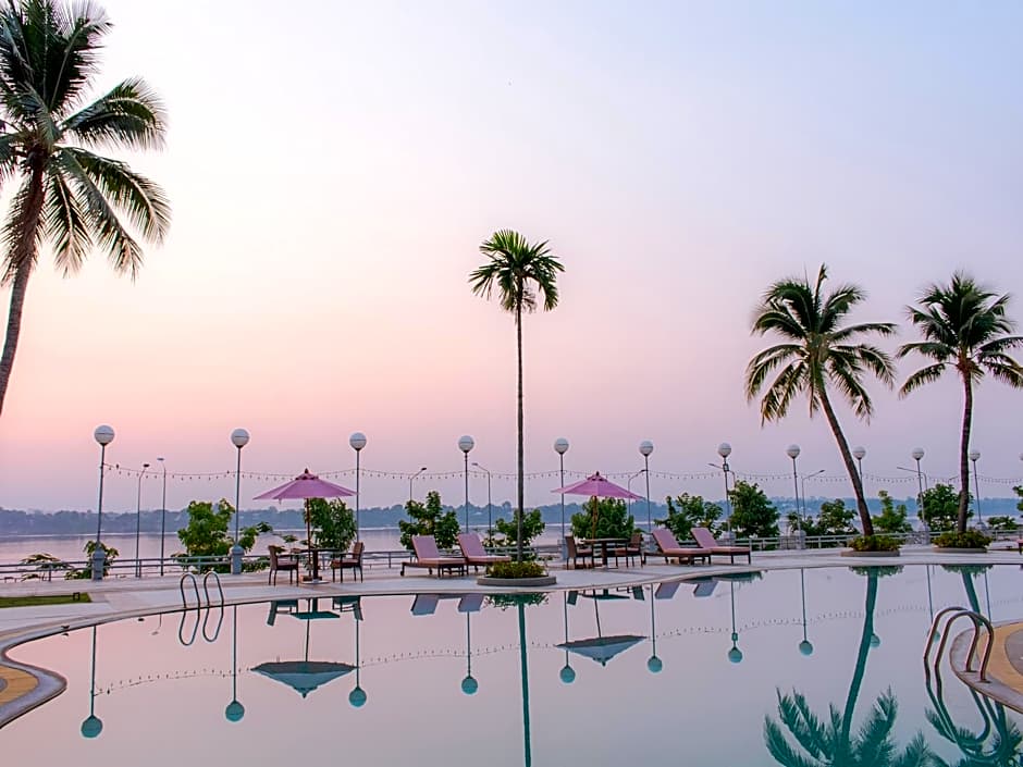 Fortune River View Hotel Nakhon Phanom