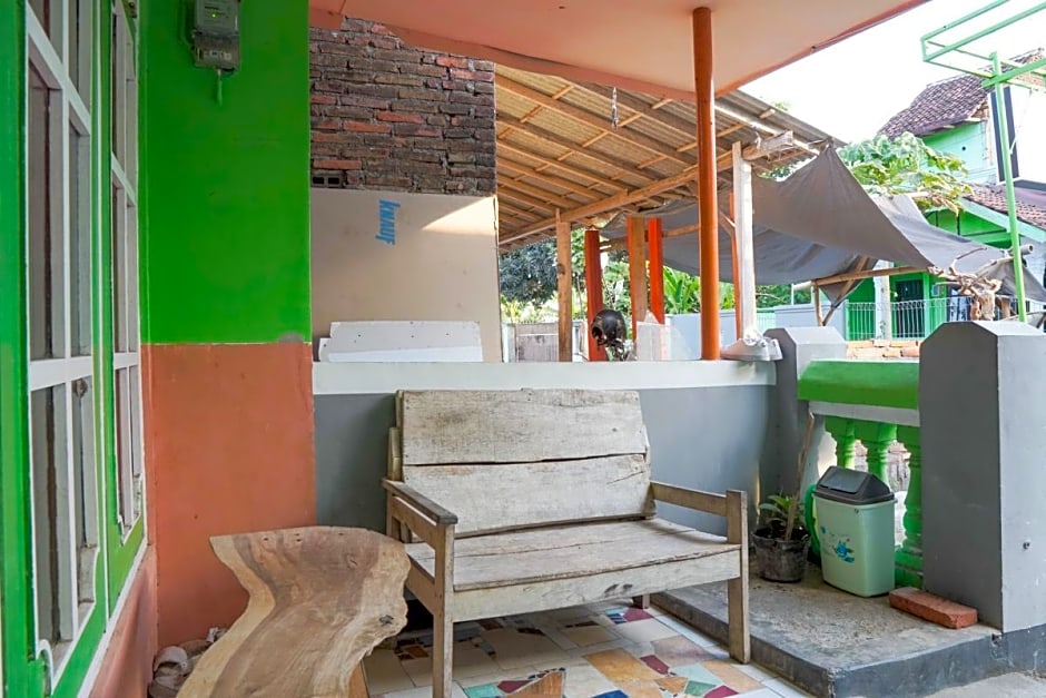 Hotel O Gandrung Payungan Family InnNearStasiun Banyuwangi Kota