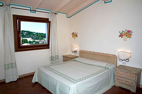 Superior One-Bedroom Apartment (2 Adults)