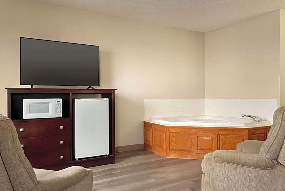 Super 8 by Wyndham Bethany MO