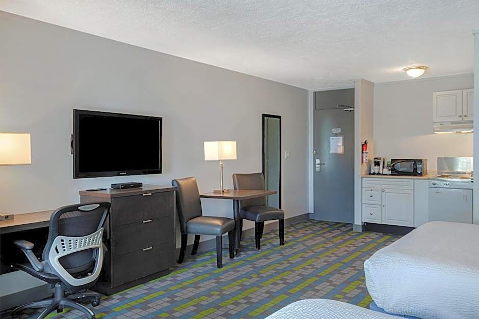 Days Inn by Wyndham Victoria Airport Sidney