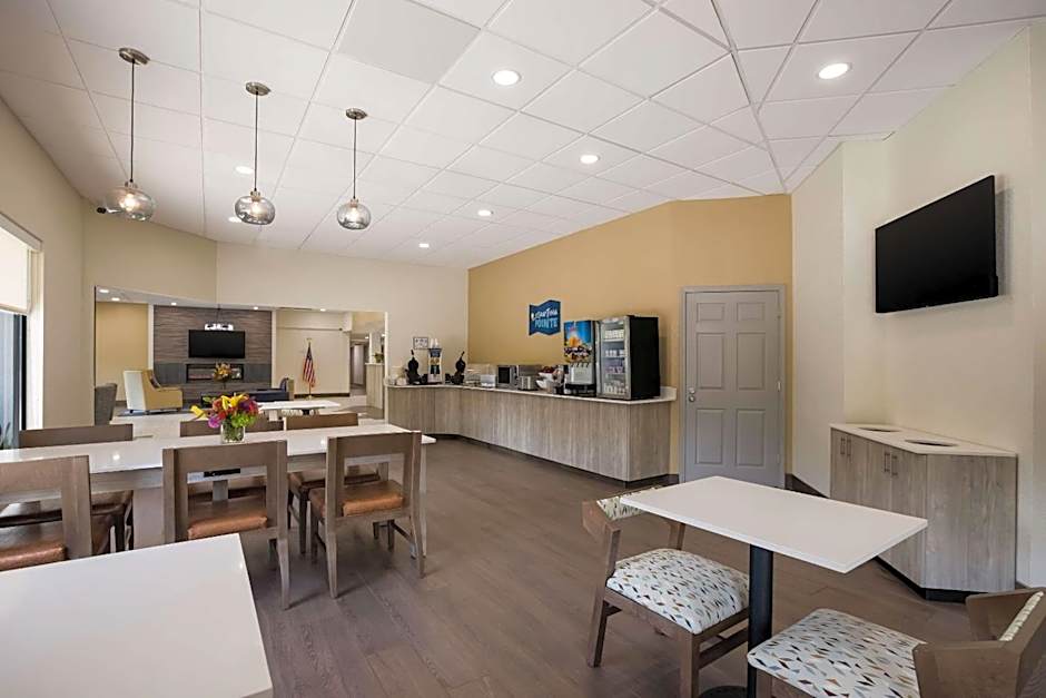 Clarion Pointe Sylva near Cherokee Area