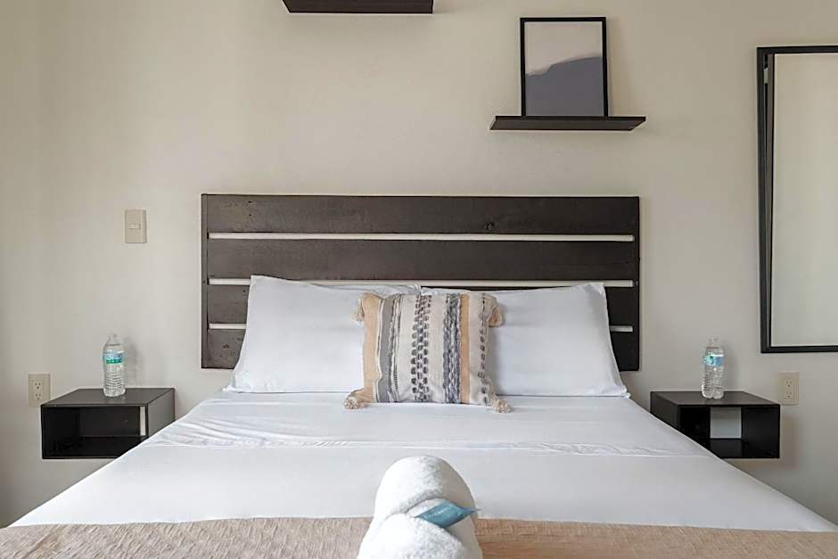 La Aurora Puerto Escondido