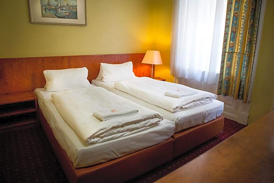 City Hotel - HEEFA OHG