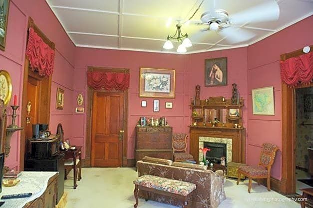 Riverview Mansion Hotel