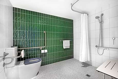 Queen Room - Accessible