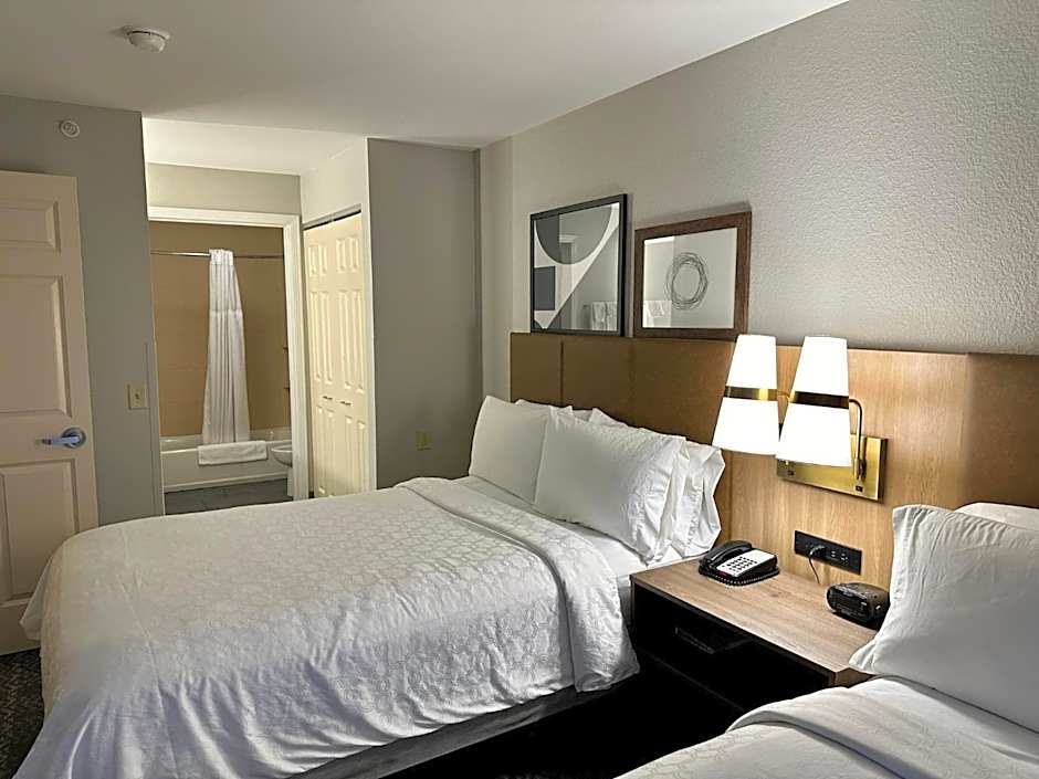 Staybridge Suites Milwaukee West-Oconomowoc By IHG