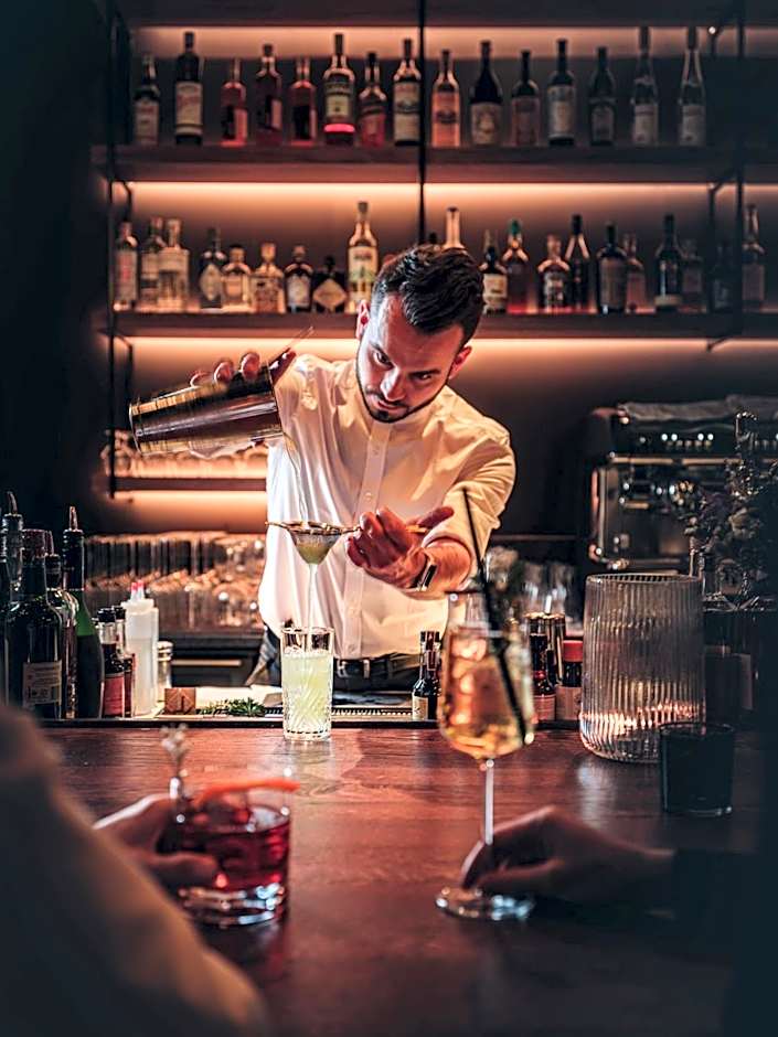 Hôtel LÉONOR the place to live