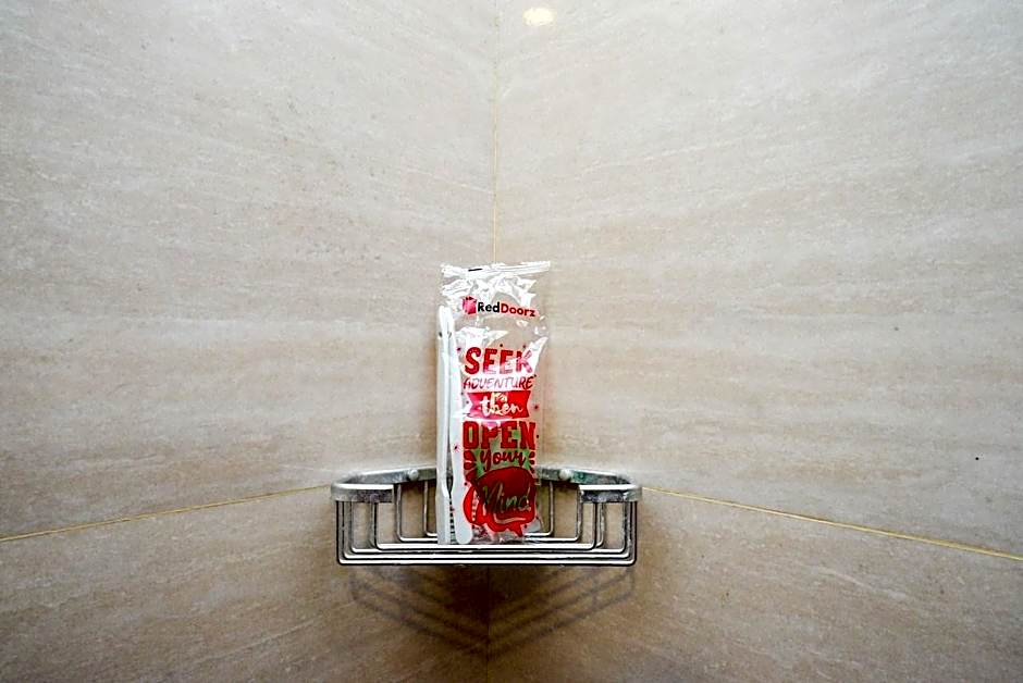 RedDoorz near XT Square 4