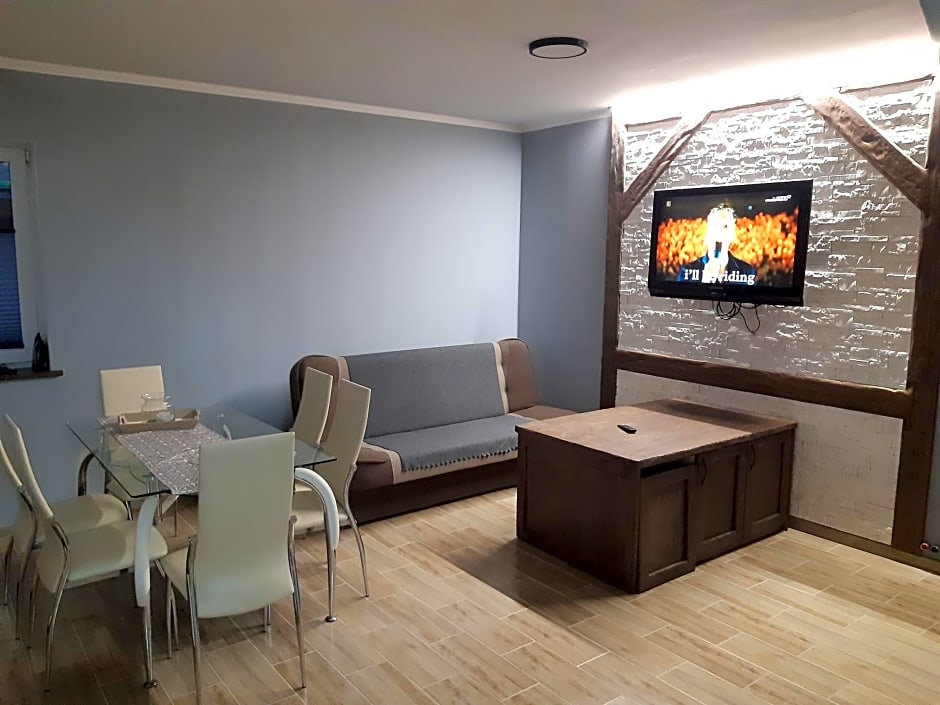 DOMEK U FLORIANA I KONRADA