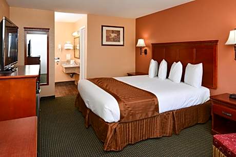 1 King Bed Non-Smoking