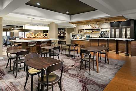 Courtyard by Marriott Chicago Bloomingdale