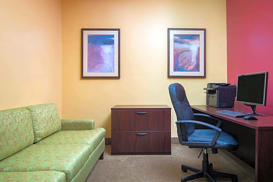 La Quinta Inn & Suites by Wyndham Union City