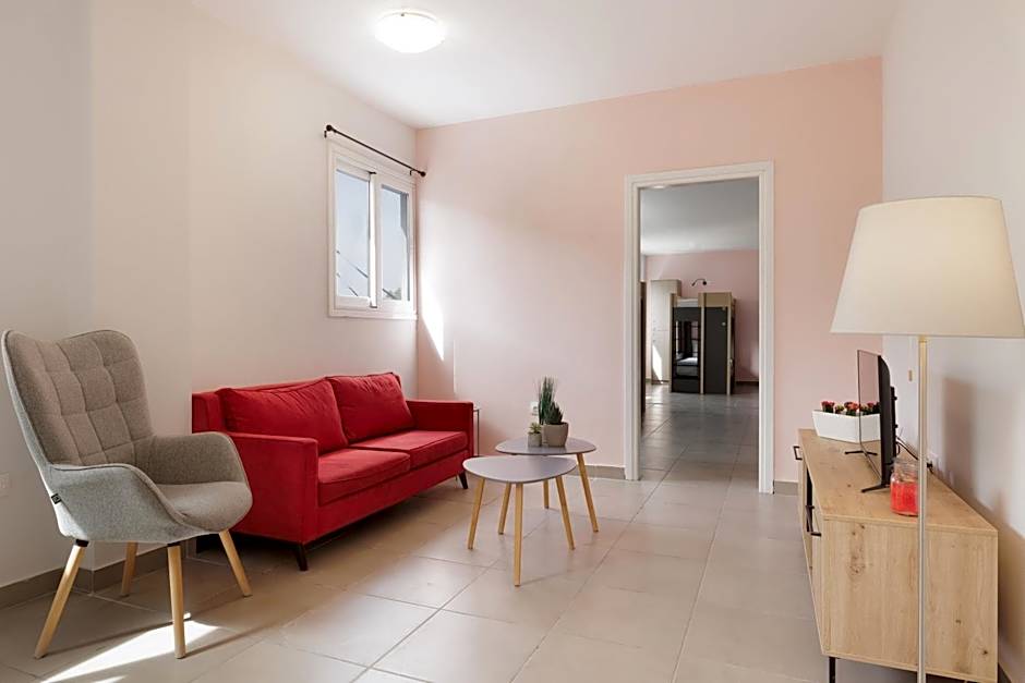 Local Hostel & Suites