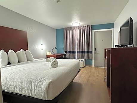 King Room with Walk-in Shower - Disability Access