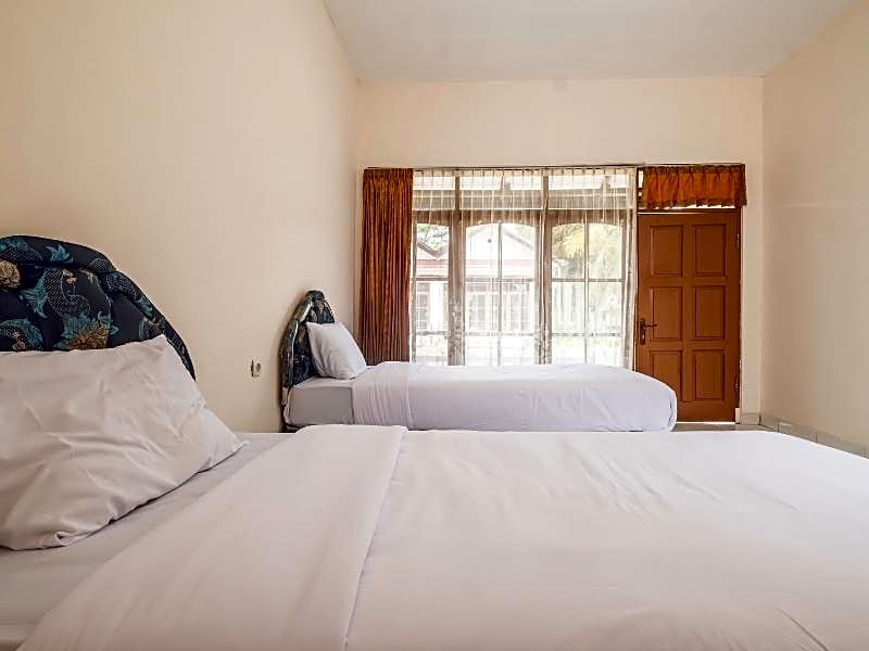 SPOT ON 2341 Hotel Padjajaran 2